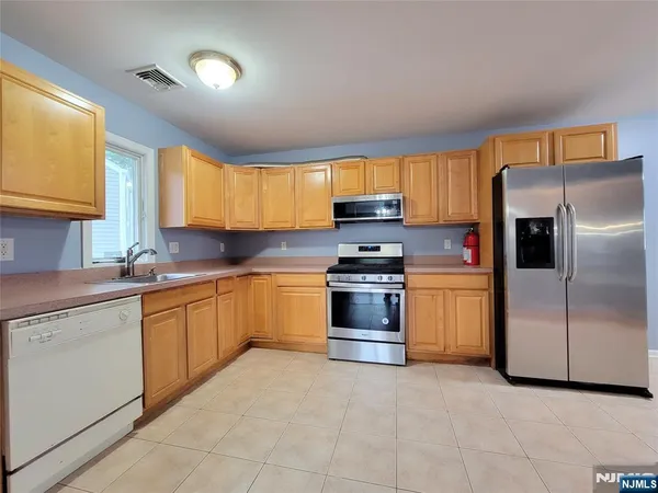 $2,950 | 154 Norwood Avenue, Unit 2, Lodi, NJ 07644