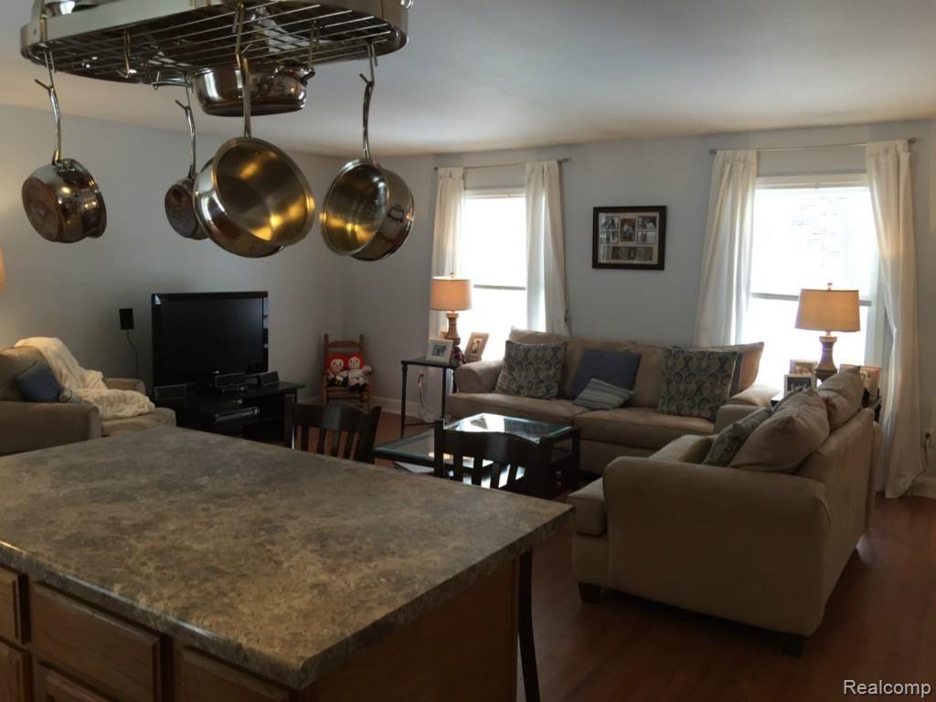 9030 Cherokee Road Clarkston, MI 48348 - Photo 5 of 13 Kitchen looking into living room
