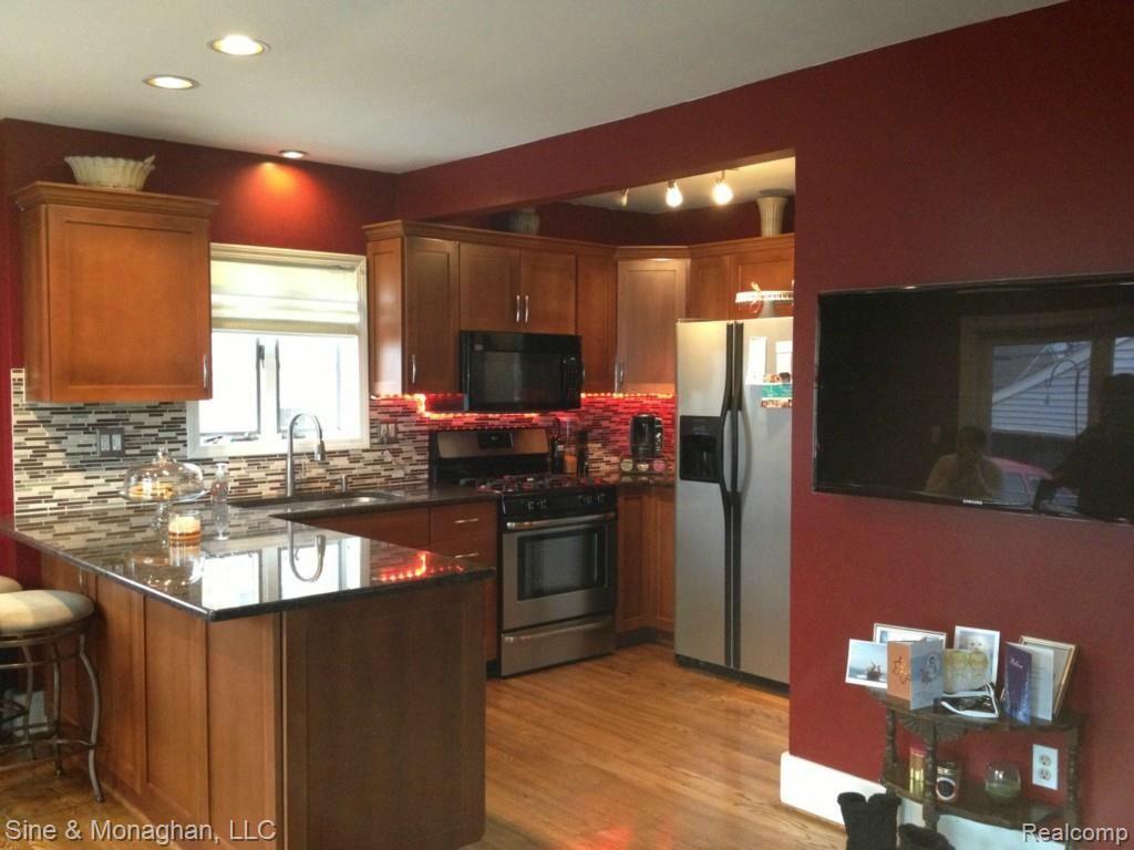 1512 Roslyn Road Grosse Pointe, MI 48236 - Photo 6 of 28 IMG_4966.jpg