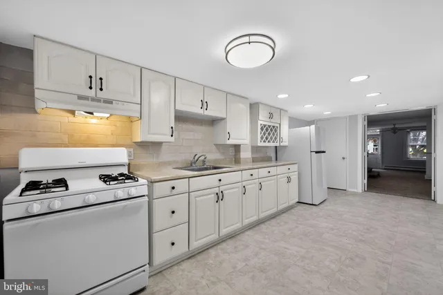 $2,400 | 354 East 6th Avenue, Conshohocken, PA 19428