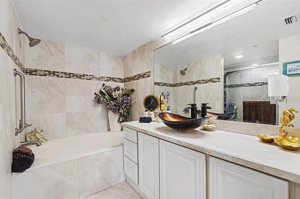 $415,000 | 1 John Anderson Drive, Unit 205, Ormond Beach, FL 32176