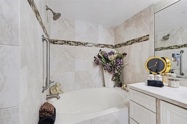 $415,000 | 1 John Anderson Drive, Unit 205, Ormond Beach, FL 32176