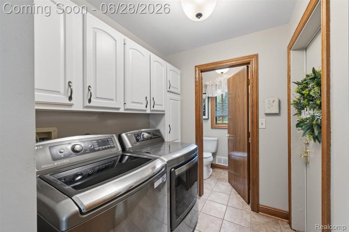 125 Olde Franklin Road Howell, MI 48855 - Photo 27 of 57 Entry level laundry room