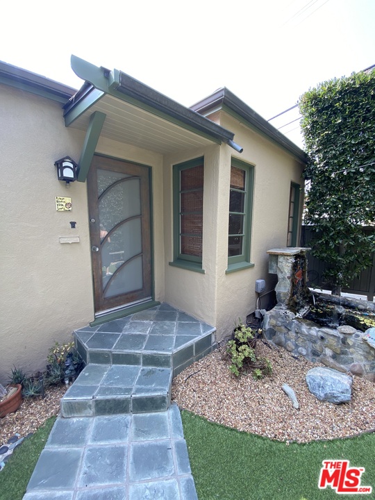 2452 10th Street Santa Monica, CA 90405 - Photo 2 of 4