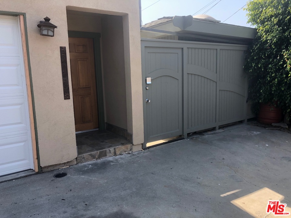 2452 10th Street Santa Monica, CA 90405 - Photo 3 of 4