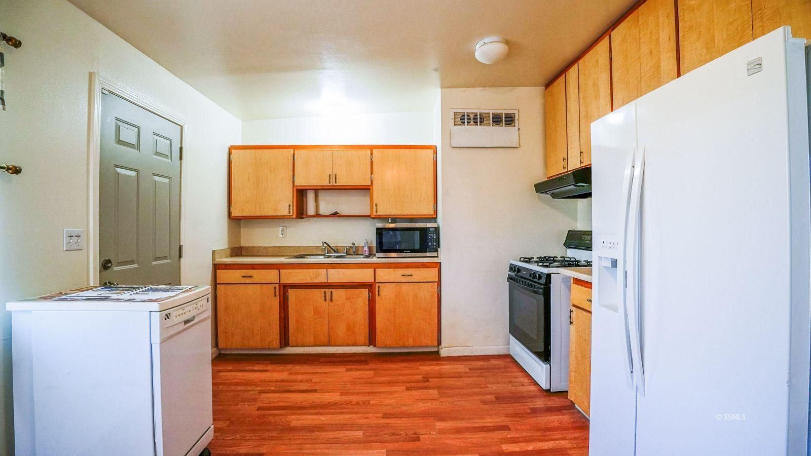 308 Panamint Avenue Ridgecrest, CA 93555 - Photo 8 of 26