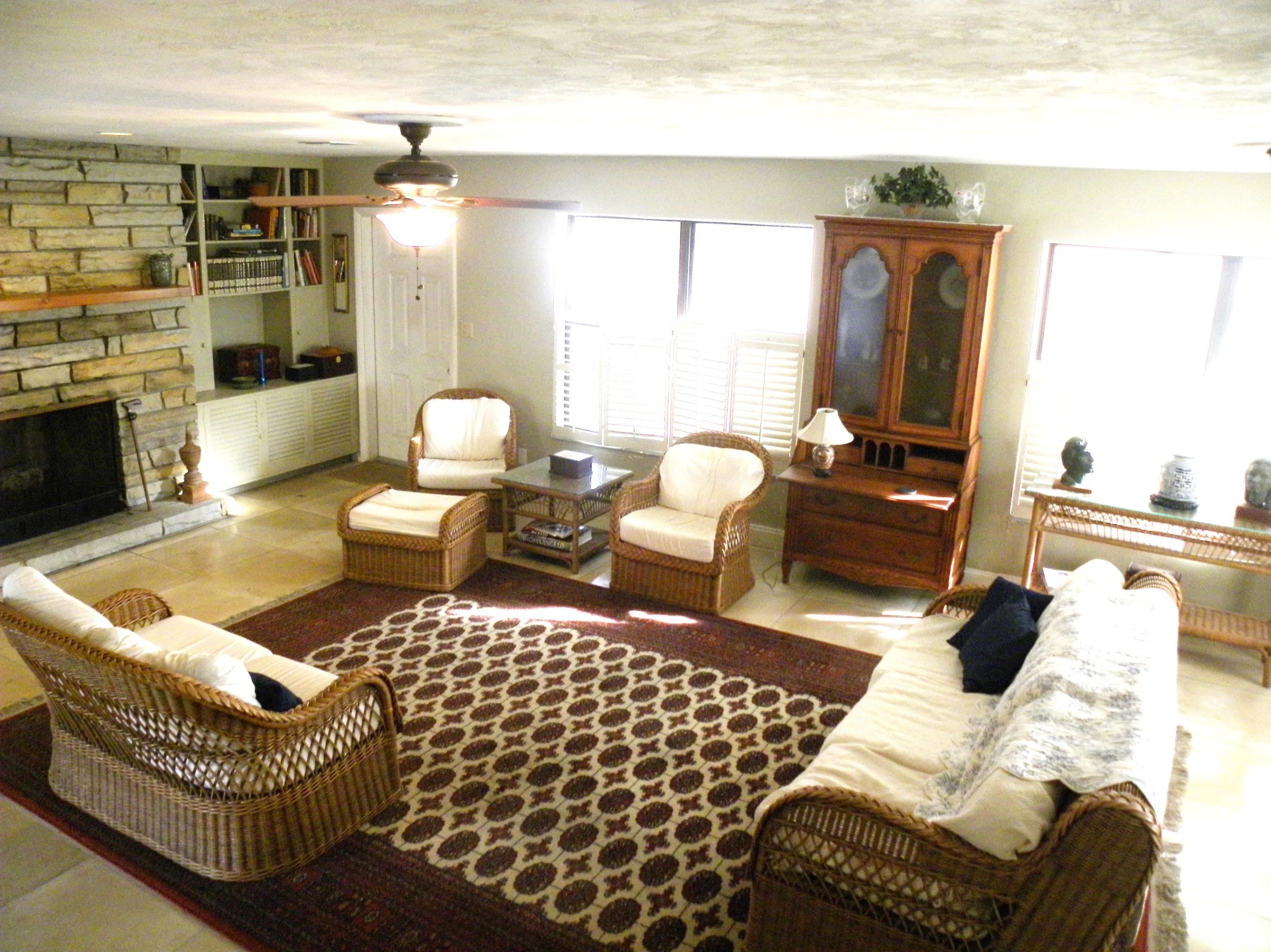 240 Colony Road Jupiter Inlet Colony, FL 33469 - Photo 4 of 20 Living Room
