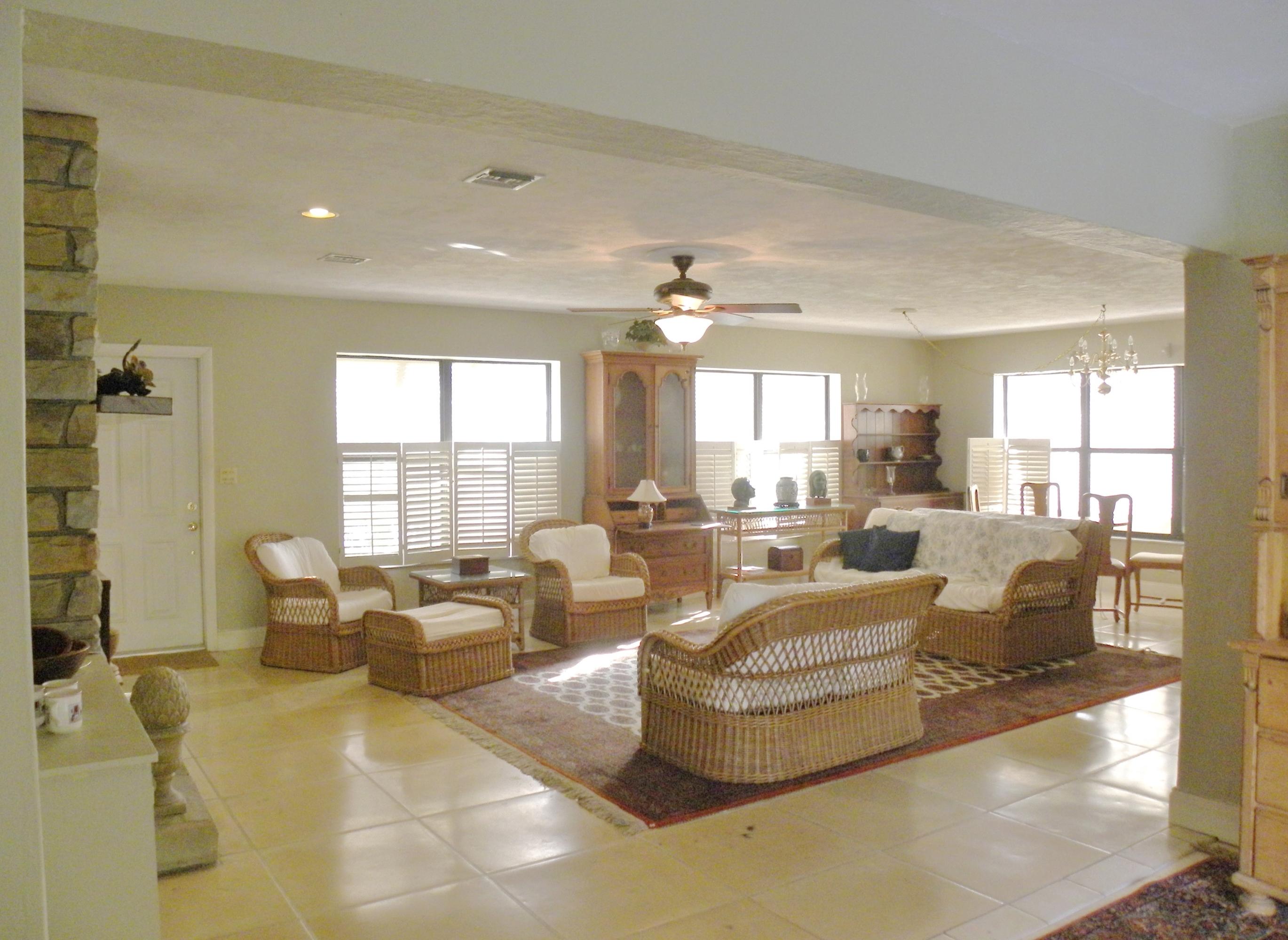 240 Colony Road Jupiter Inlet Colony, FL 33469 - Photo 5 of 20 Living Room