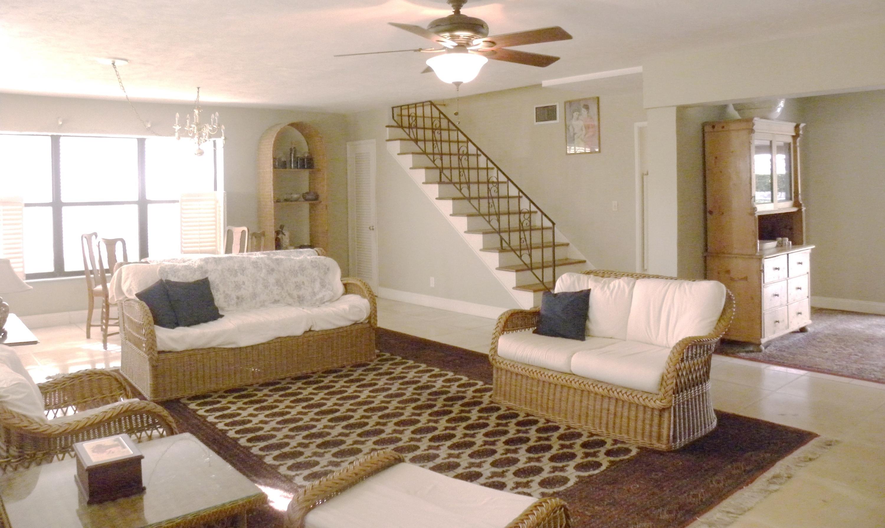 240 Colony Road Jupiter Inlet Colony, FL 33469 - Photo 6 of 20 Living Room