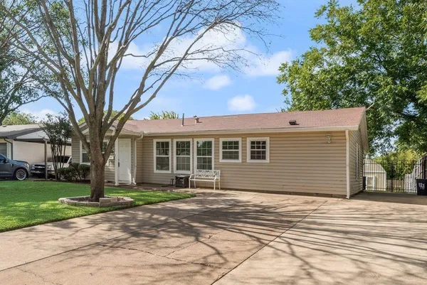 $295,500 | 121 Dallas Drive, Euless, TX 76039