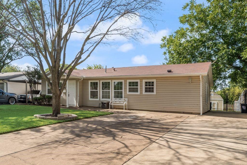 121 Dallas Drive Euless, TX 76039 - Photo 1 of 28