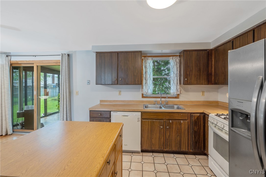 8339 Zenith Drive Clay, NY 13027 - Photo 16 of 44