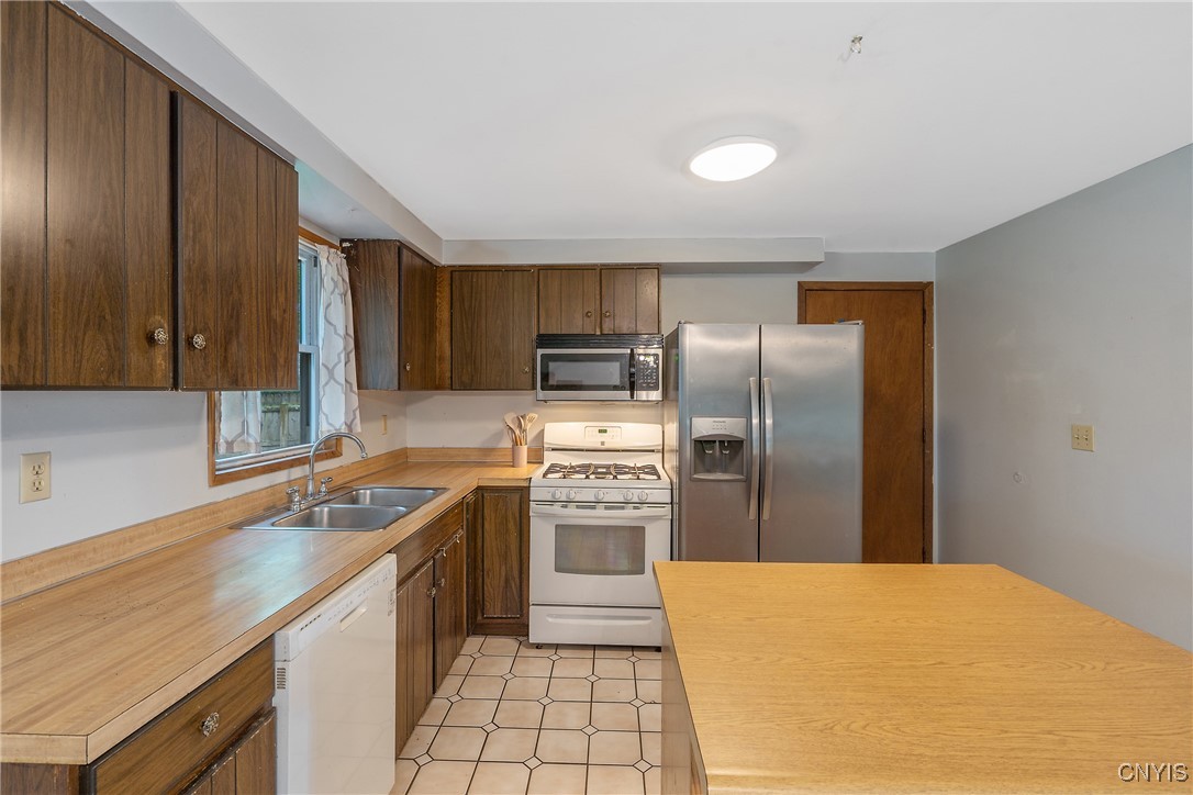 8339 Zenith Drive Clay, NY 13027 - Photo 18 of 44