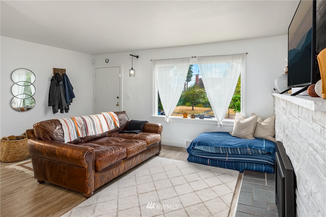 712 North 98th Street Seattle, WA 98103 - Photo 4 of 28 Gallery Image 4
