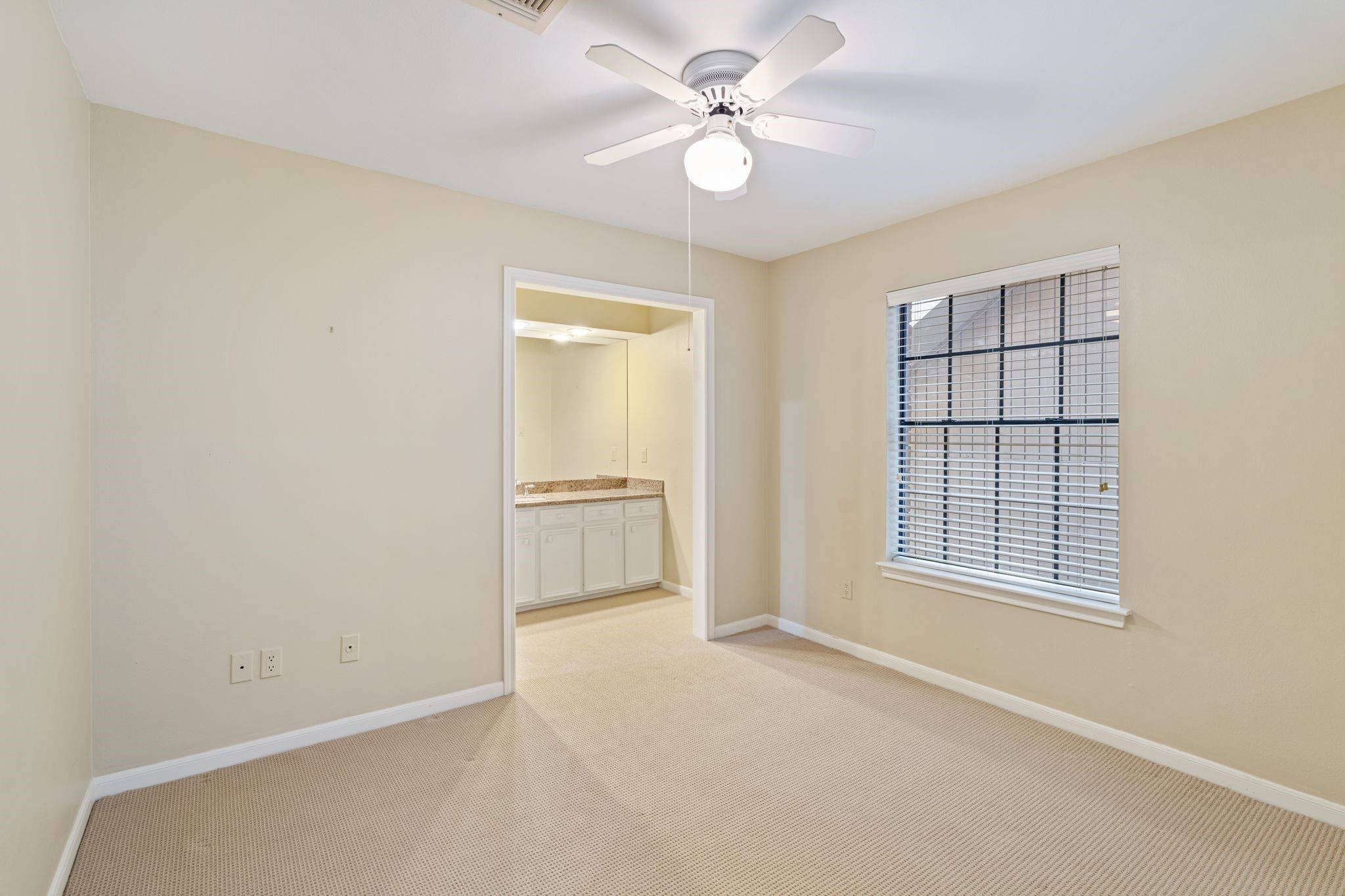 7416 Kelving Street Houston, TX 77030 - Photo 32 of 35 an empty room with windows and fan