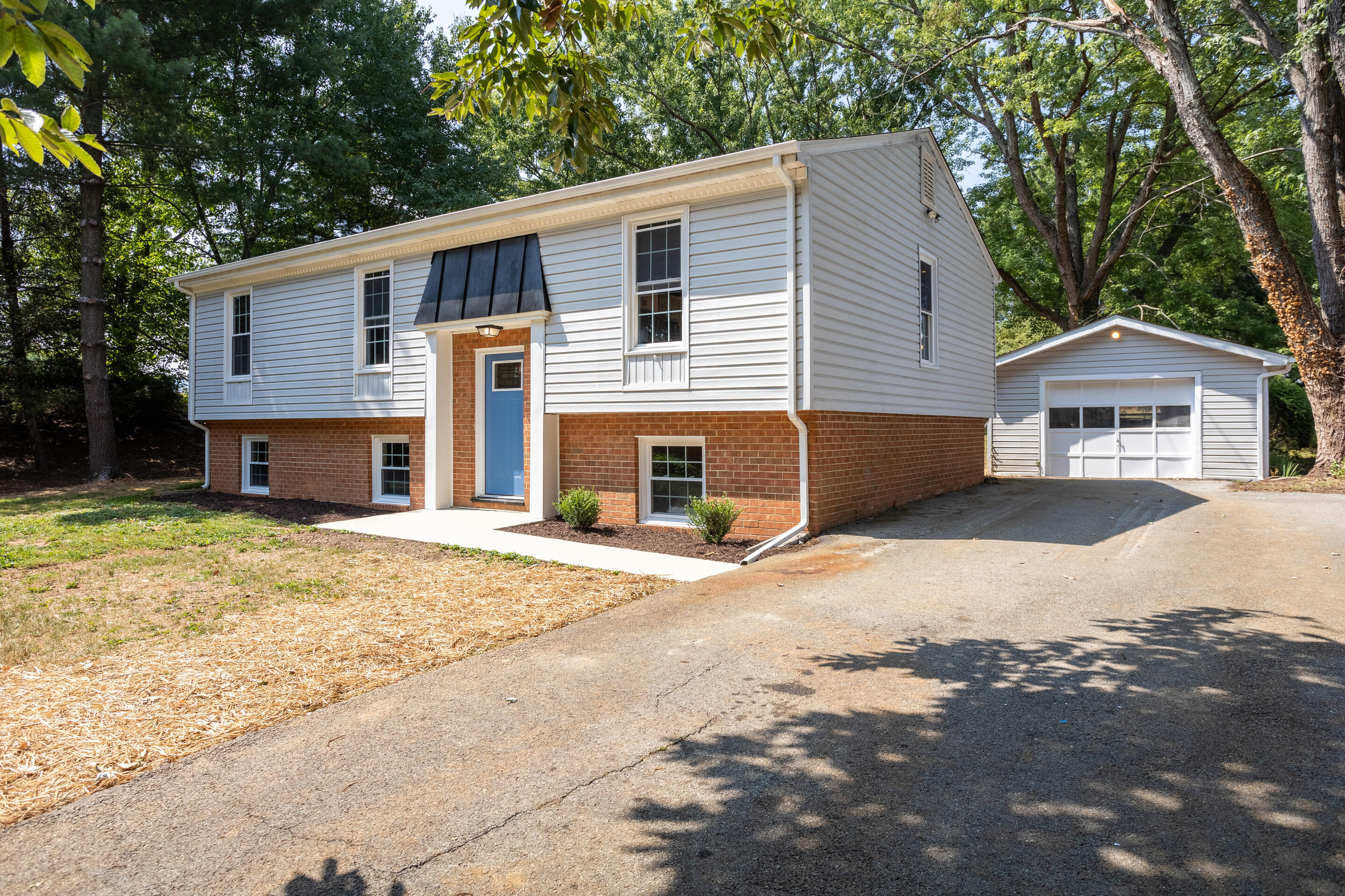 259 Texas Hollow Road Salem, VA 24153 - Photo 2 of 46 02_259_Texas_Hollow_Rd_02_mls