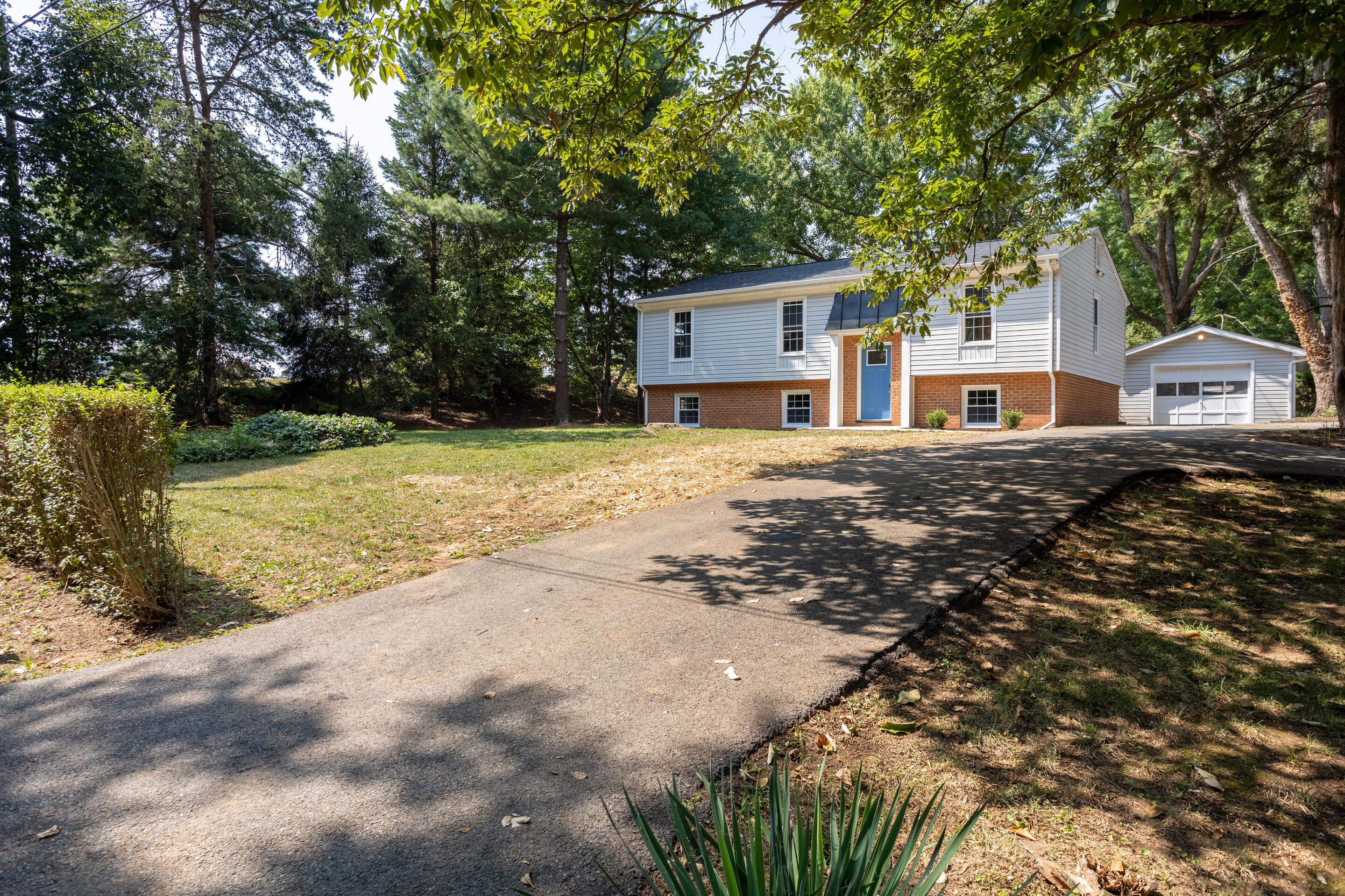259 Texas Hollow Road Salem, VA 24153 - Photo 4 of 46 04_259_Texas_Hollow_Rd_04_mls