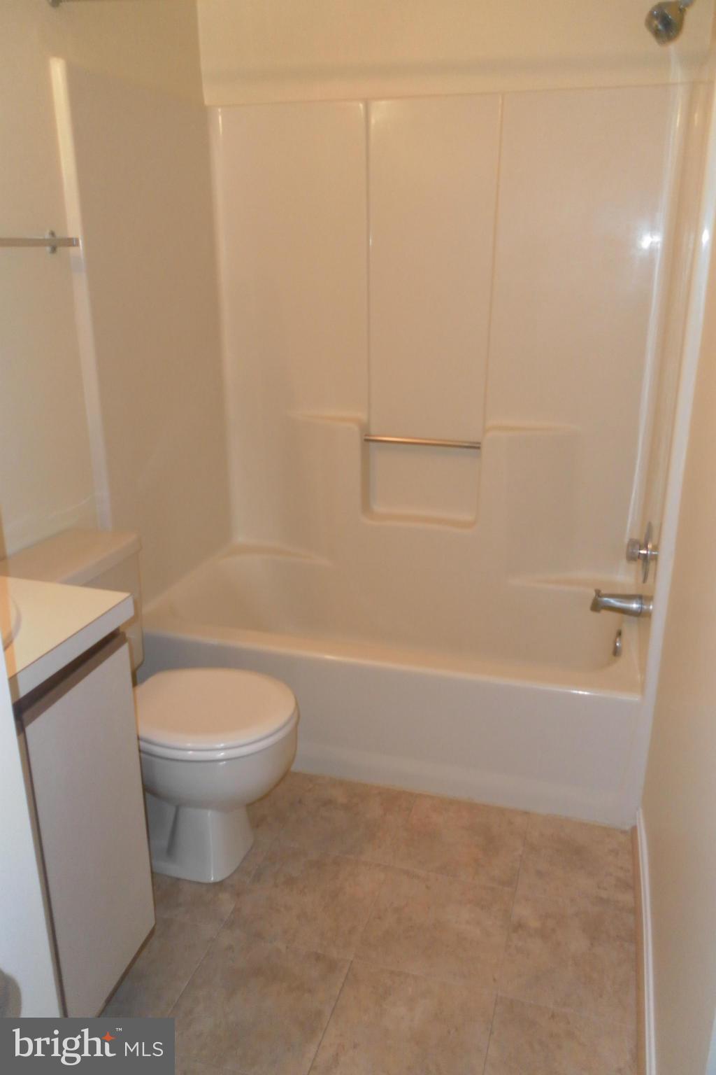 108 East Glebe Road Alexandria, VA 22305 - Photo 11 of 14 a bathroom with a toilet and a bathtub