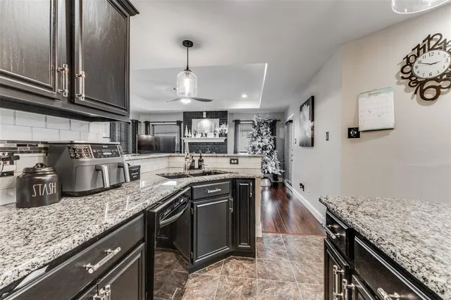 $275,000 | 218 Streamside Drive, DeSoto, TX 75115