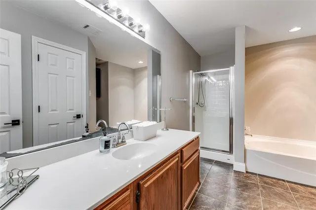 $275,000 | 218 Streamside Drive, DeSoto, TX 75115