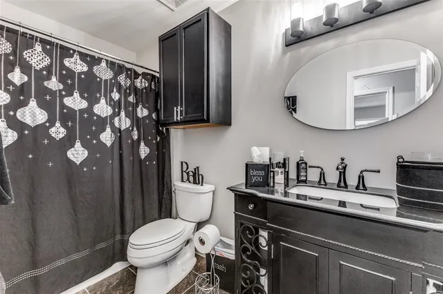 $275,000 | 218 Streamside Drive, DeSoto, TX 75115