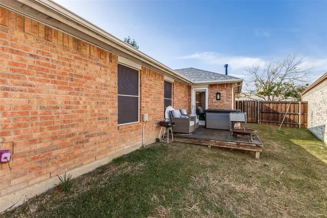 $275,000 | 218 Streamside Drive, DeSoto, TX 75115