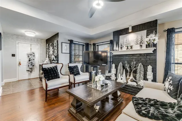 $275,000 | 218 Streamside Drive, DeSoto, TX 75115