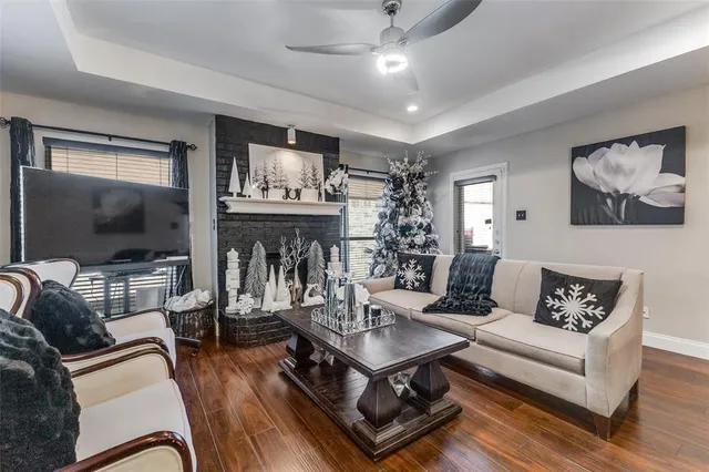 $275,000 | 218 Streamside Drive, DeSoto, TX 75115