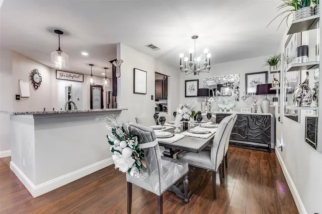 $275,000 | 218 Streamside Drive, DeSoto, TX 75115