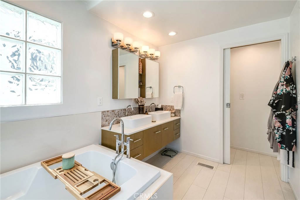 433 Marine Place, Unit B Manhattan Beach, CA 90266 - Photo 27 of 44