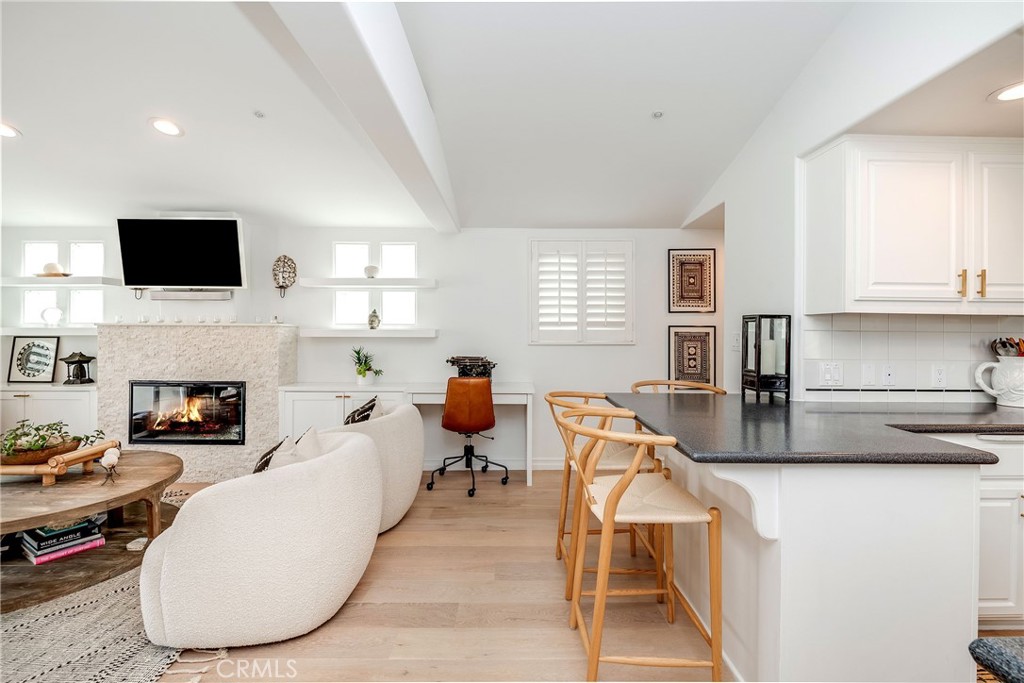 433 Marine Place, Unit B Manhattan Beach, CA 90266 - Photo 8 of 44