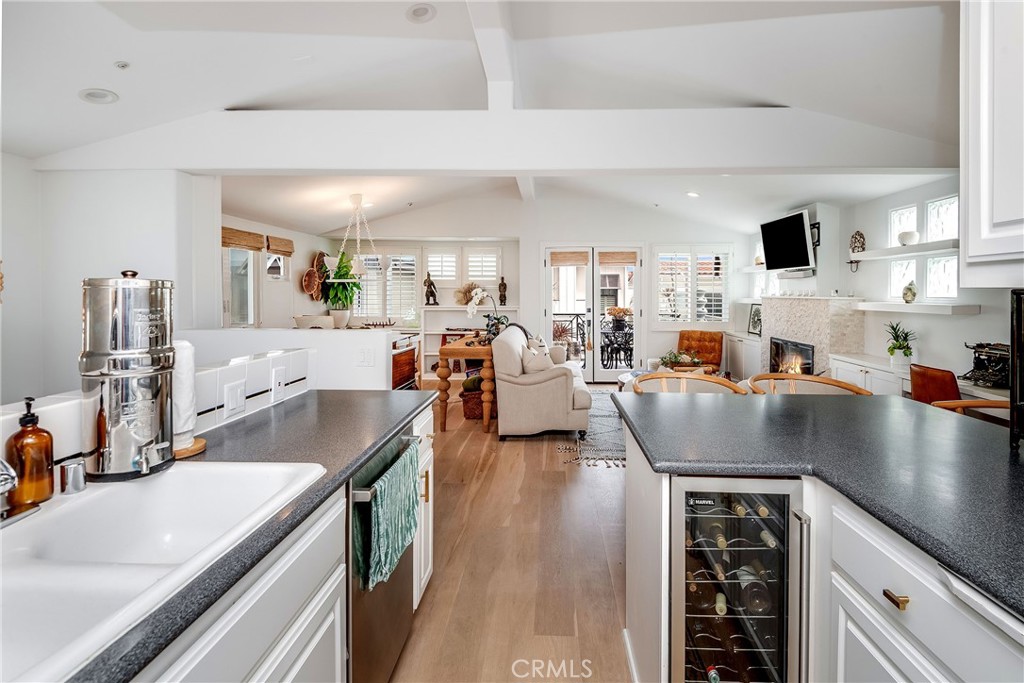 433 Marine Place, Unit B Manhattan Beach, CA 90266 - Photo 10 of 44