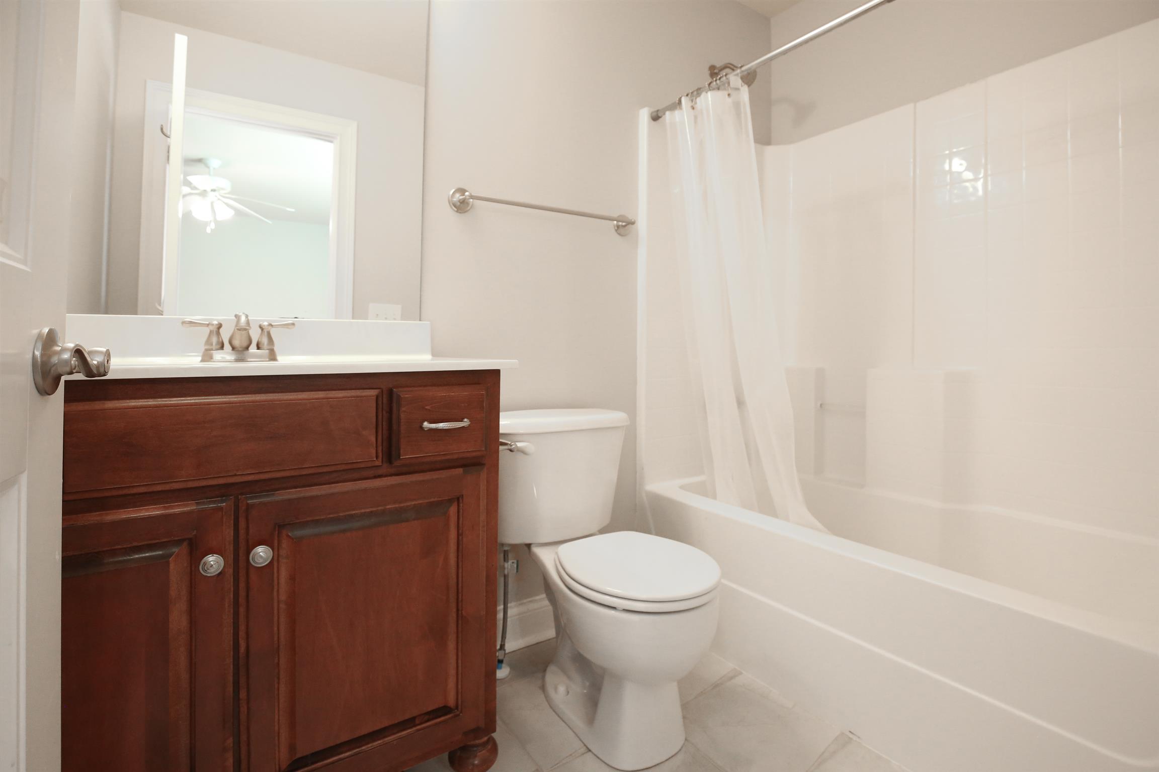5332 Sherrington Road Murfreesboro, TN 37128 - Photo 26 of 29 Teen suite bathroom