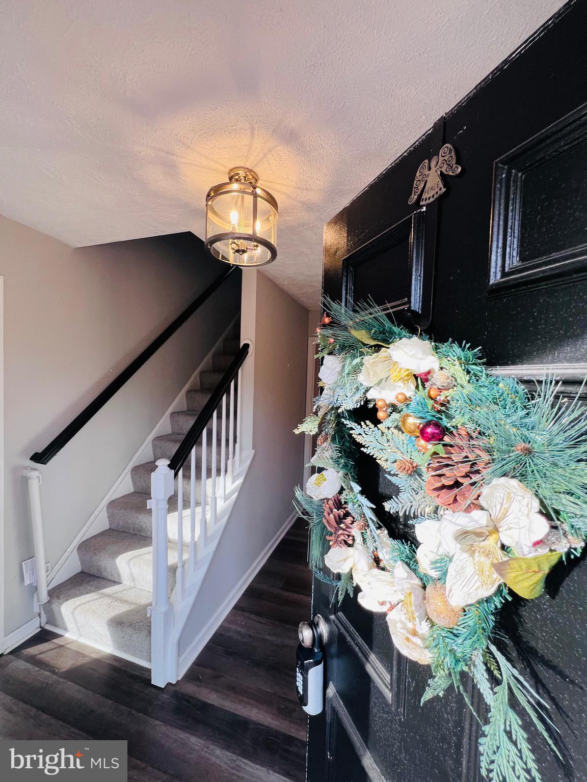 436 Thompson Circle Colonial Beach, VA 22443 - Photo 10 of 40 a view of entryway