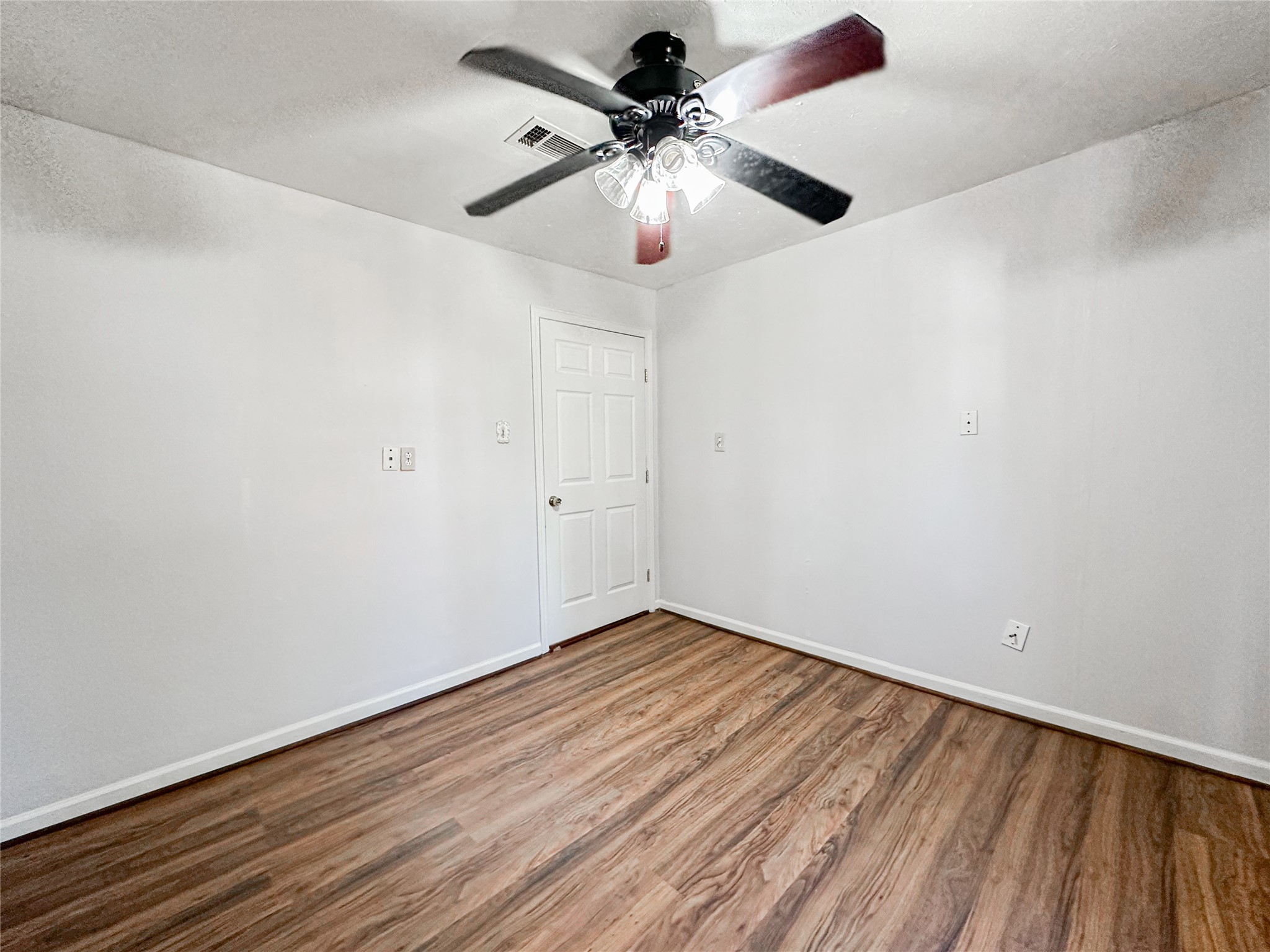 132 Grothe Lane Houston, TX 77022 - Photo 12 of 36 a view of an empty room with a window