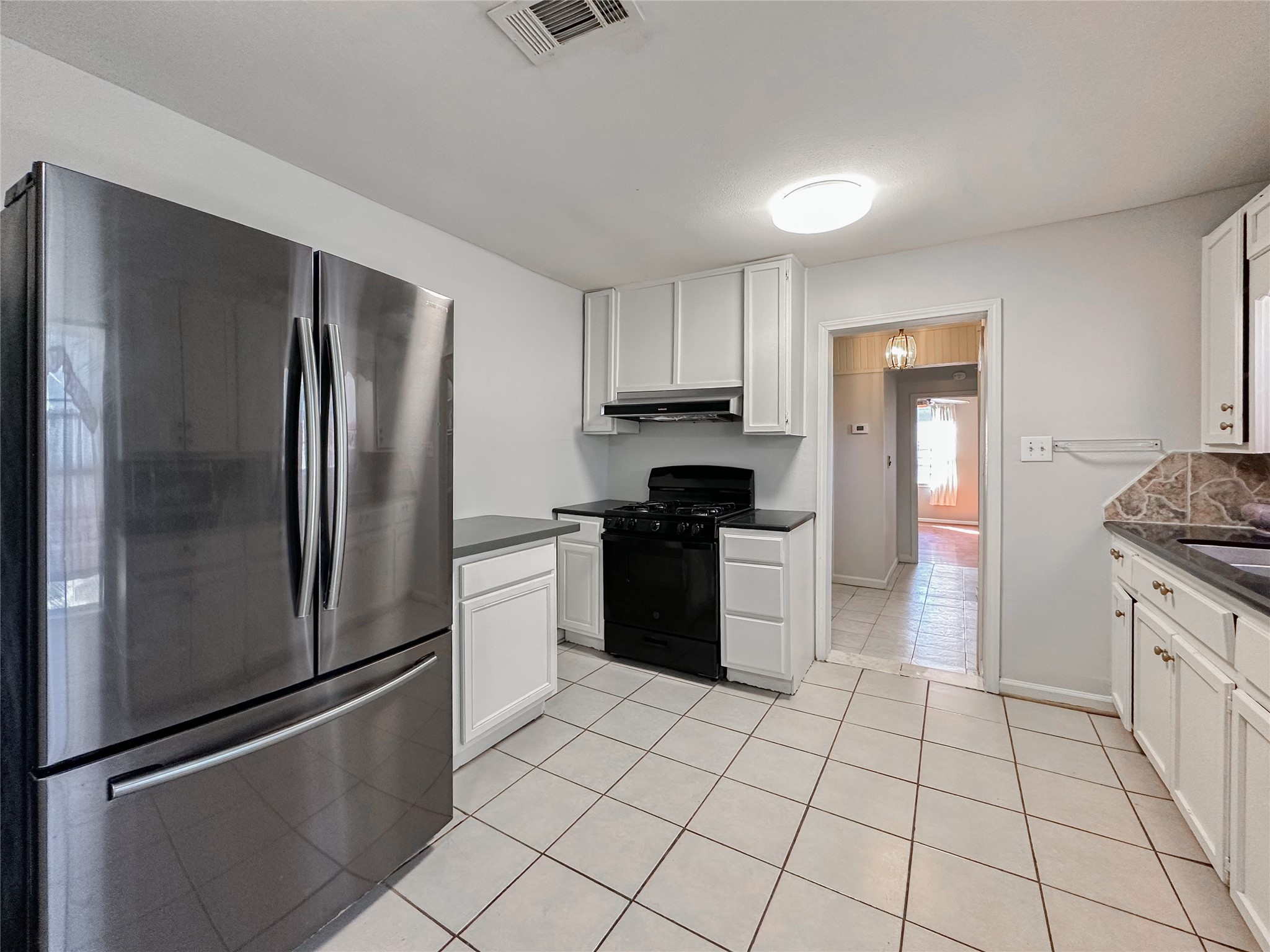 132 Grothe Lane Houston, TX 77022 - Photo 20 of 36 a kitchen with granite countertop a refrigerator and a sink