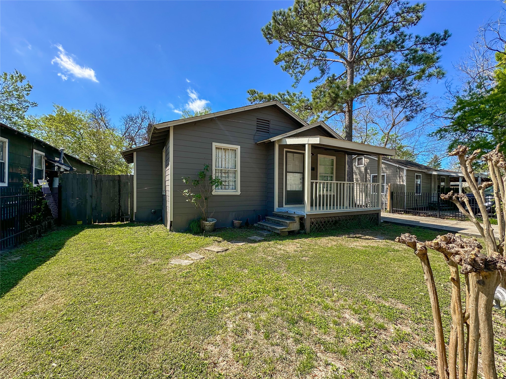 132 Grothe Lane Houston, TX 77022 - Photo 2 of 36 a house view with a backyard space