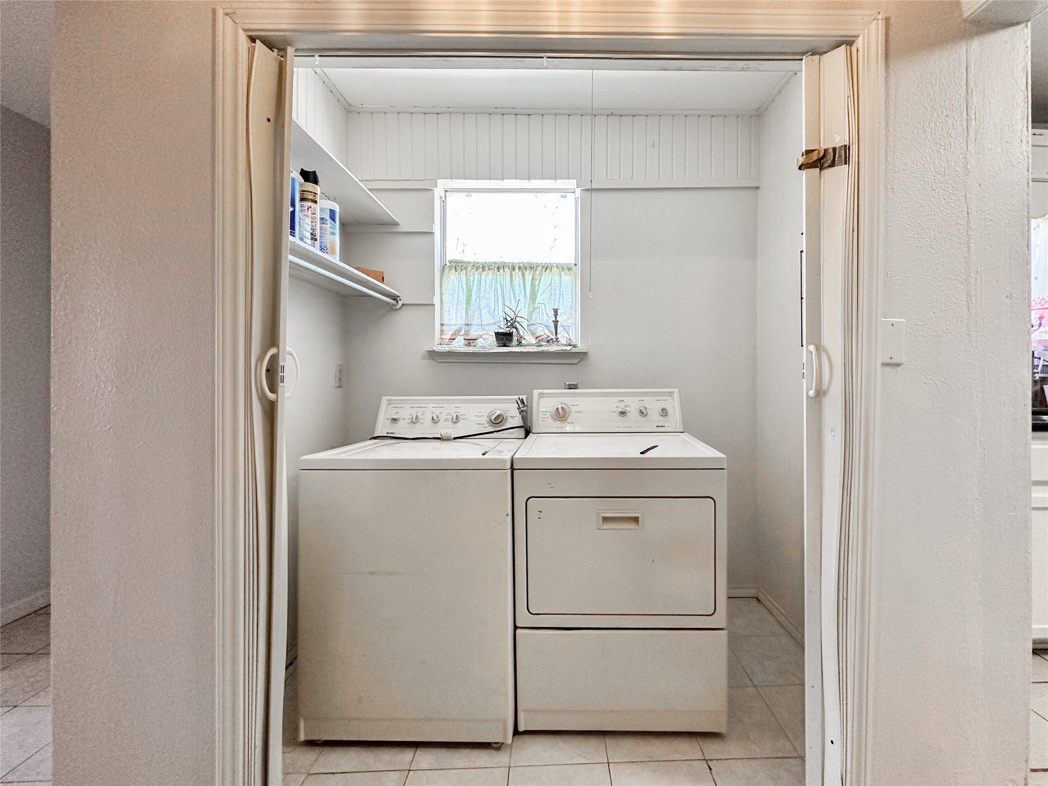 132 Grothe Lane Houston, TX 77022 - Photo 24 of 36 a utility room with dryer and washer