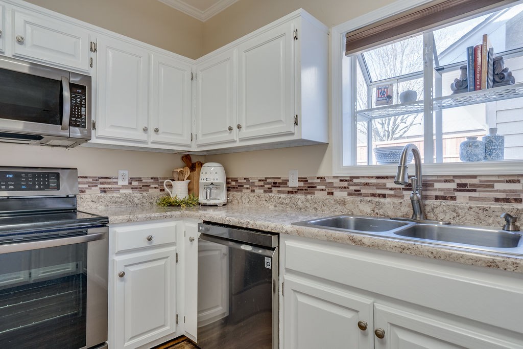 2051 Roderick Circle Franklin, TN 37064 - Photo 4 of 39 Gallery Image 4