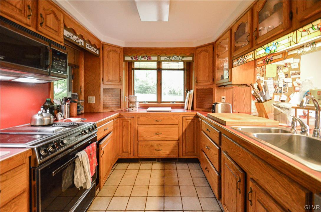 234 Rinker Road Stroudsburg, PA 18360 - Photo 17 of 49 a kitchen that has a sink and a stove
