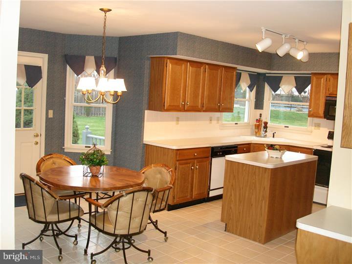3575 Darien Road Bethlehem, PA 18020 - Photo 11 of 24 Gallery Image 11