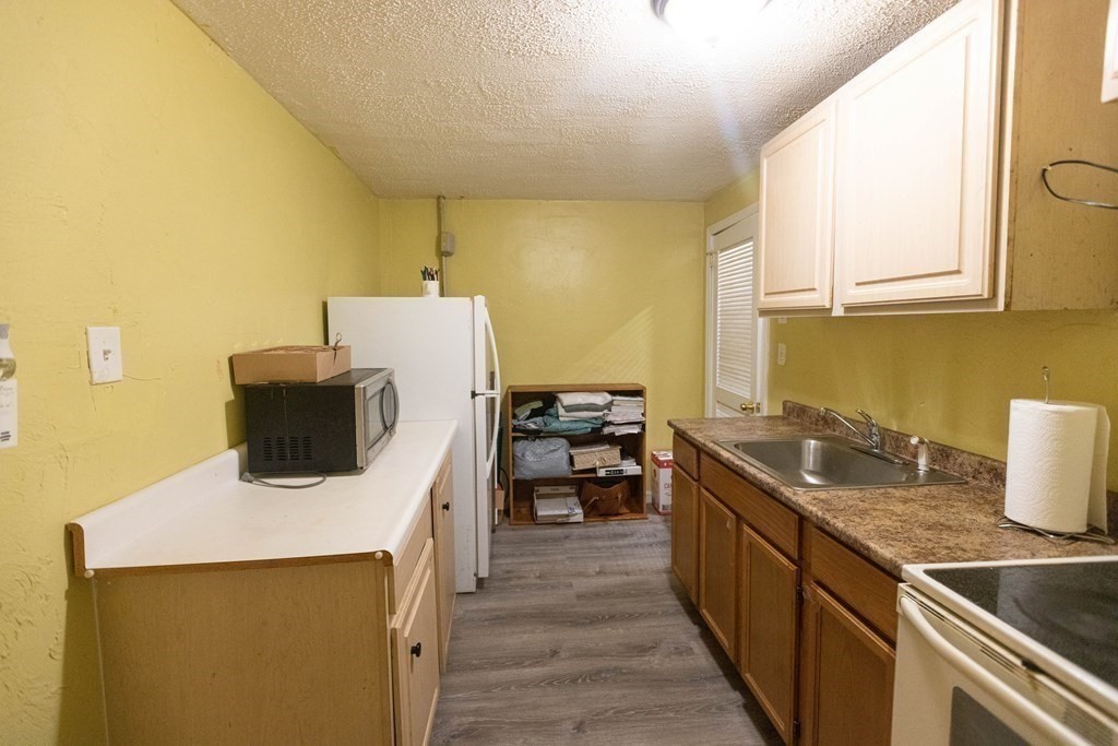9 Lorraine Road Worcester, MA 01604 - Photo 17 of 24 Gallery Image 17