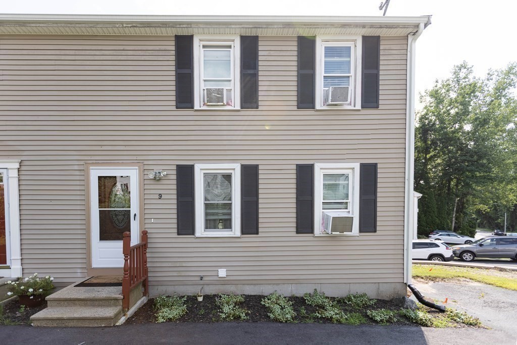 9 Lorraine Road Worcester, MA 01604 - Photo 2 of 24 Gallery Image 2
