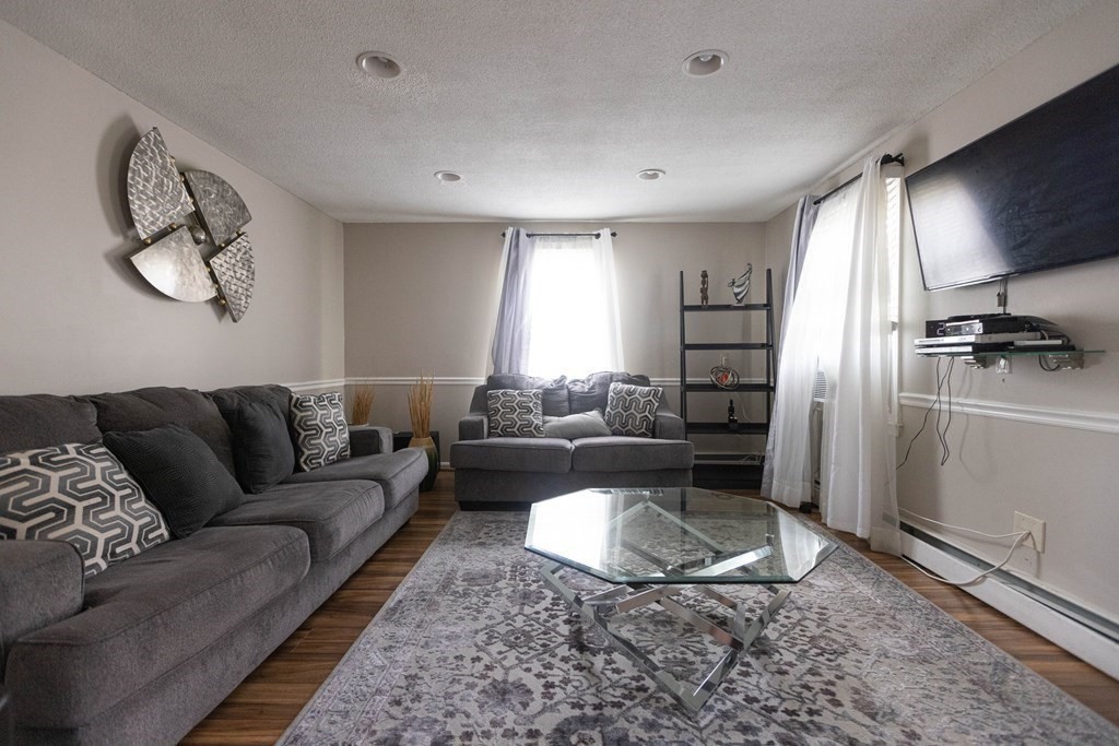9 Lorraine Road Worcester, MA 01604 - Photo 3 of 24 Gallery Image 3