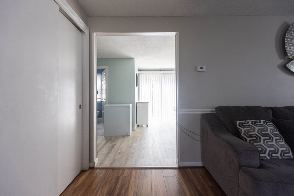 9 Lorraine Road Worcester, MA 01604 - Photo 4 of 24 Gallery Image 4