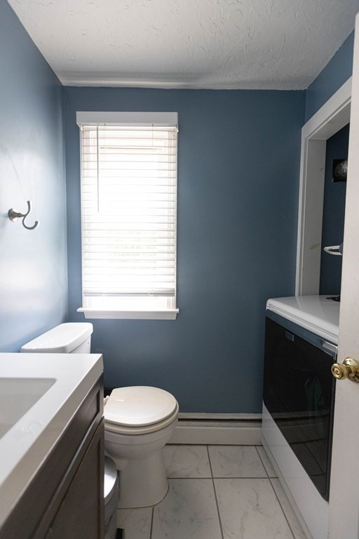 9 Lorraine Road Worcester, MA 01604 - Photo 6 of 24 Gallery Image 6
