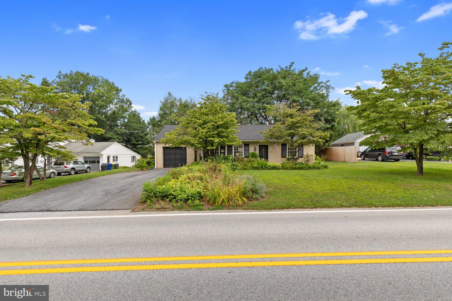 1717 Windy Hill Road Lancaster, PA 17602 - Photo 2 of 29