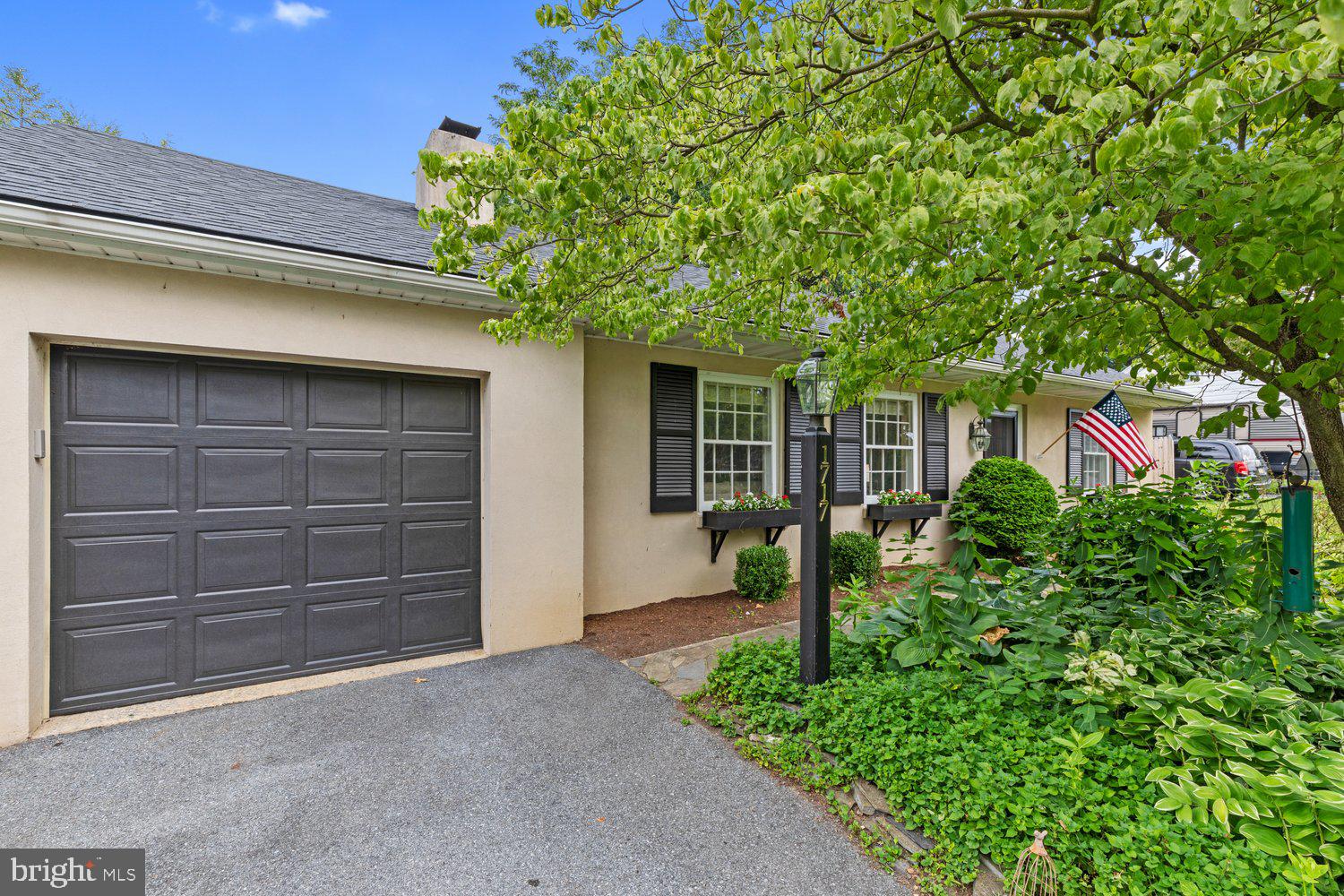 1717 Windy Hill Road Lancaster, PA 17602 - Photo 4 of 29