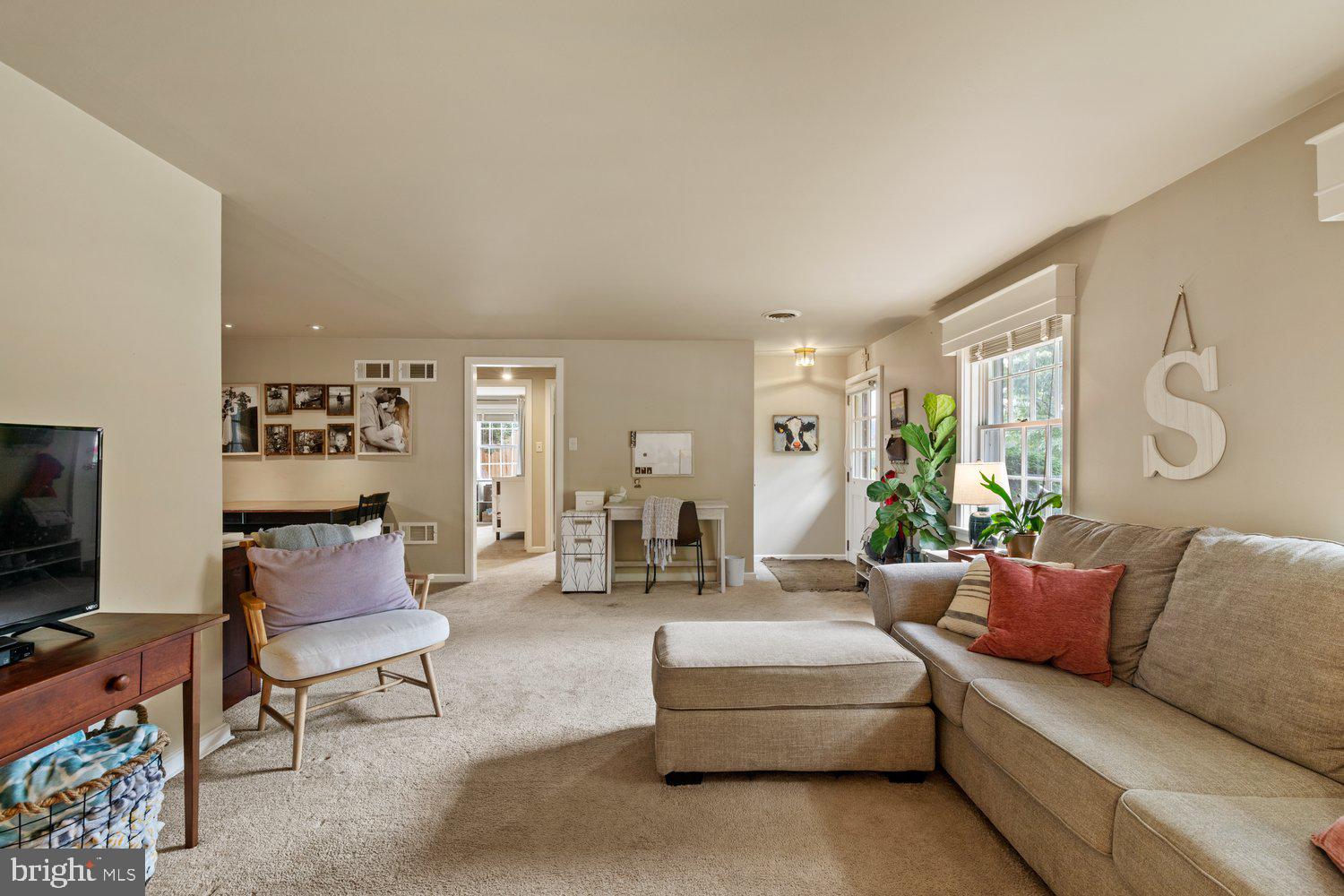 1717 Windy Hill Road Lancaster, PA 17602 - Photo 8 of 29