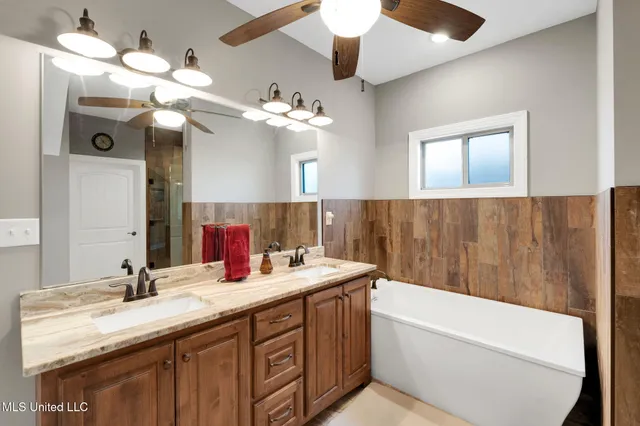 $525,000 | 2190 Redbud Cove, Southaven, MS 38672